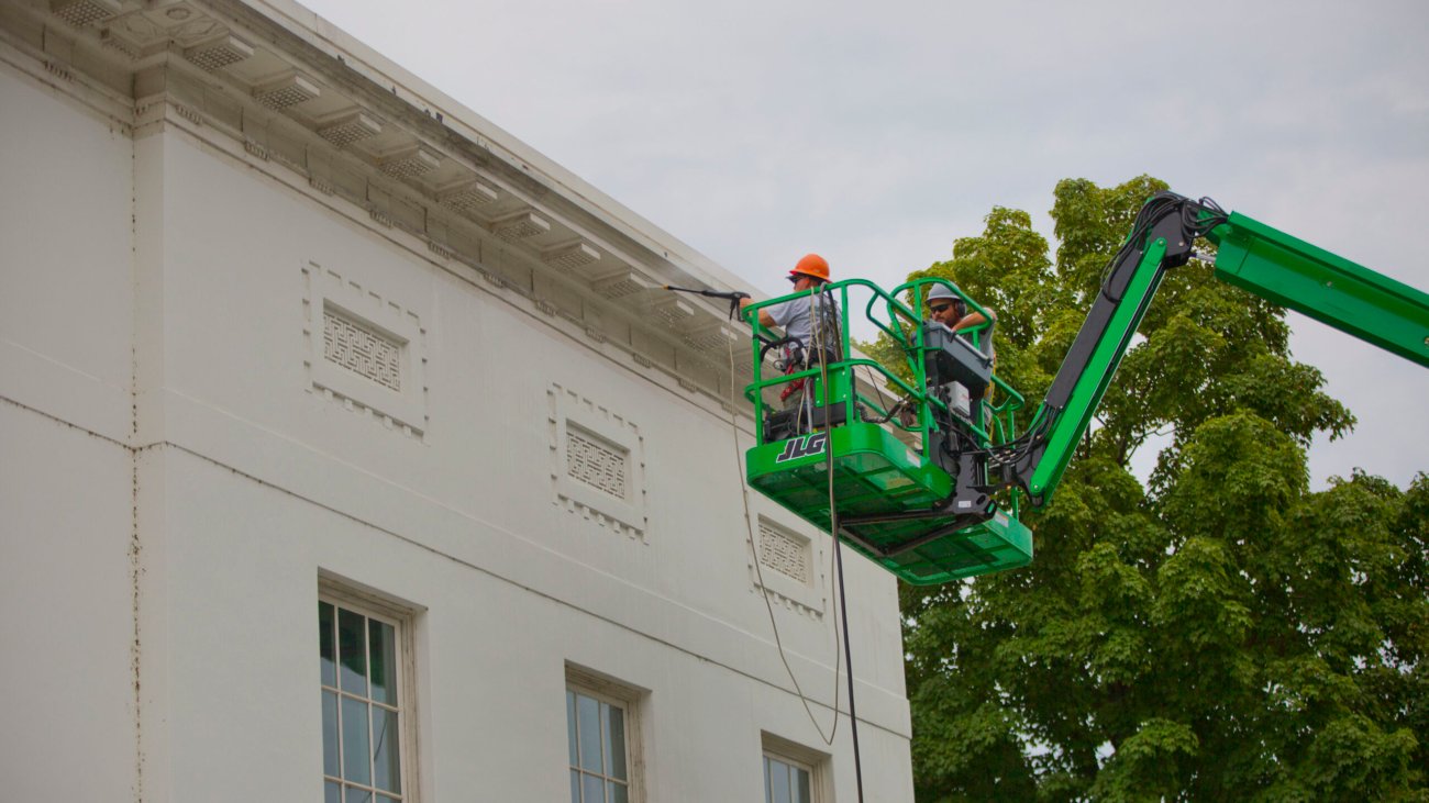 more-than-two-thirds-of-federal-buildings-need-repair,-watchdog-finds