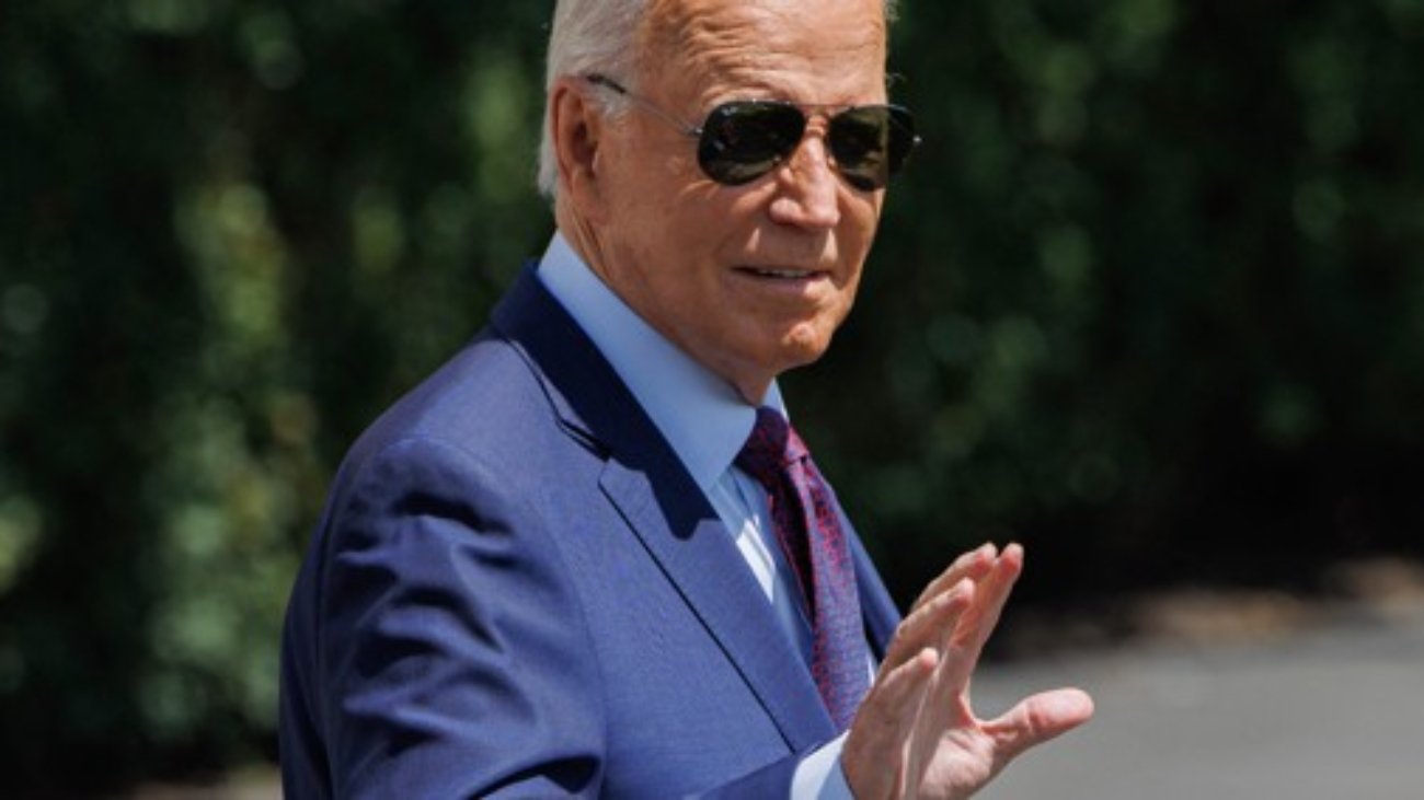 biden-formally-announces-2%-average-pay-raise-for-feds-in-2025